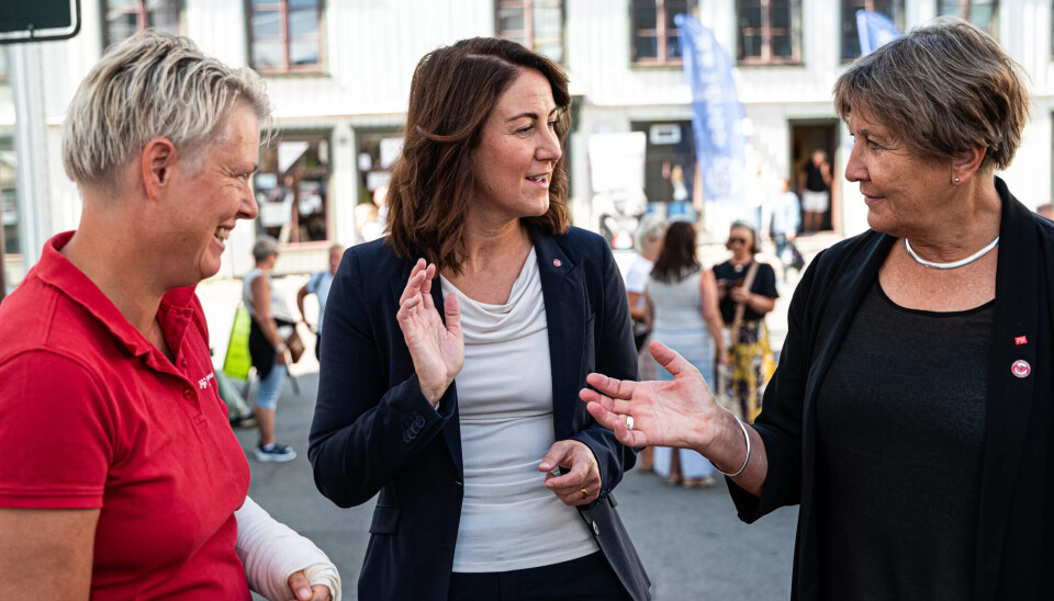 SAMMEN: Tillitsvalgt for Fagforbundet i Agder, Christin Haslestad, arbeids- og inkluderingsminister Tonje Brenna og Fagfdorbundets leder Mette Nord er samstemte i sitt syn på arbeidstøy for alle.