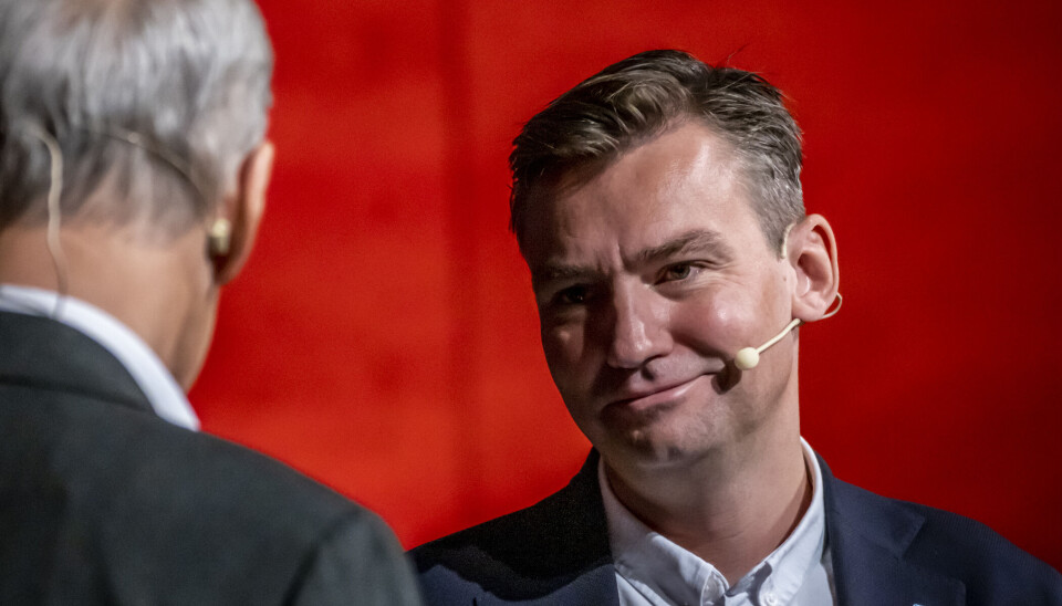 KRITISK: Nestleder i Høyre Henrik Asheim, her i en tidligere duell mot statsminister Jonas Gahr Støre under Kommunalkonferansen til LO.