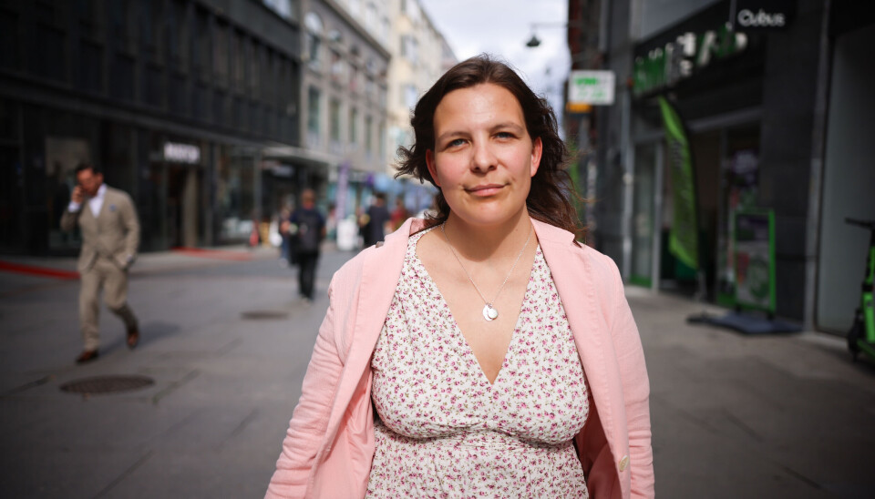 VIL JOBBE: Caroline Strømlid sitt største ønske er ein fast jobb. Ho åtvarar mot karensår: -Eg har stått i denne skvisen i fleire år og det er ikkje berekraftig. Karensår tvingar meg ut i uførheit. Anten ved at eg set tydeleg grenser og seier stopp til den måten arbeidslivet er på no. Eller at eg bit tenna saman og går på veggen på eit seinare tidspunkt.