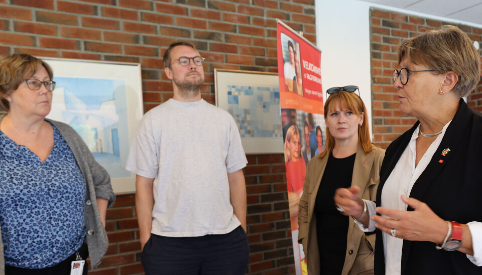 KRITISK: Formannskapet i Nordre Follo vedtok 3. september å konkurranseutsette 50 prosent av reinhald og vaskeritenesta. Verksemdsleiar Anette Garsrud (tv) og avdelingsleiar Per Martin Karslsson i møte med Fagforbundet-leiar Mette Nord (th) og LO-leiar Kine Asper Vistnes.