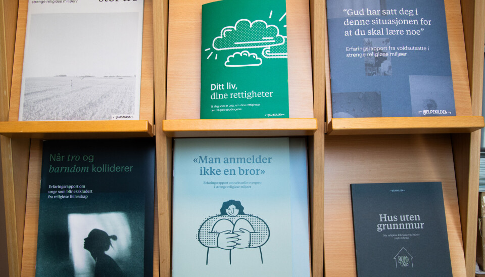 INFOARBEID: Hjelpekilden lager informasjonsmateriale til bruk for fagfolk og utbrytere/utstøtte.