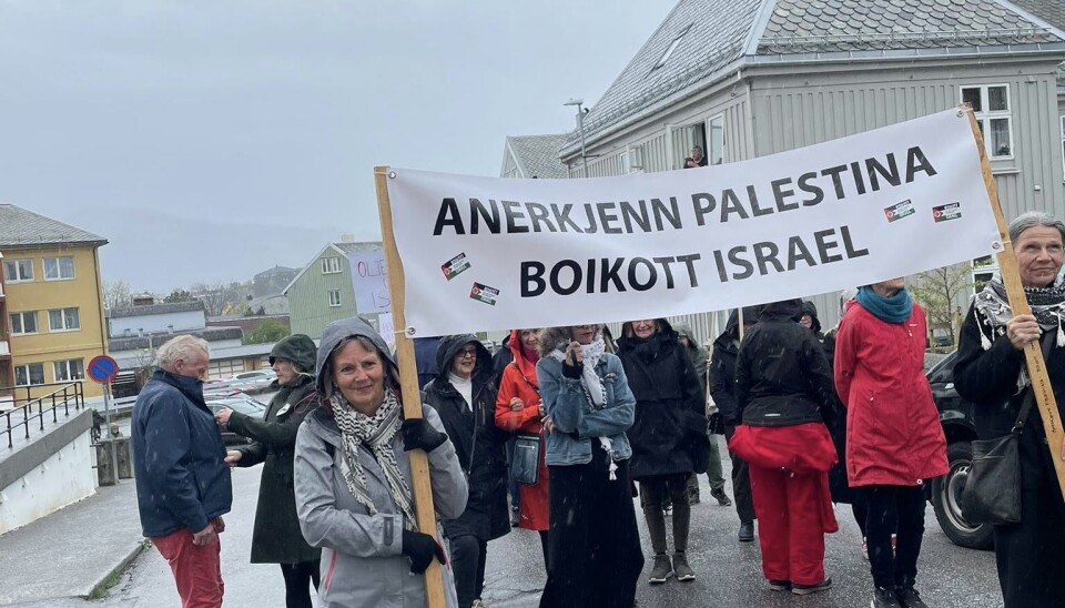 STØTTER: Støttemarkering med folk frå Fagforbundet i Kristiansund. 'Adam' og andre har fått med seg dei mange demonastrasjonane og markeringane i Norge.