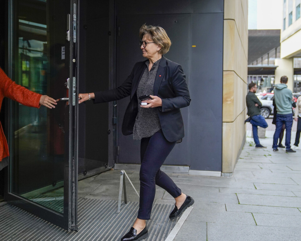 2022: Mette Nord på vei inn til meklingen mellom KS og arbeidstakerorganisasjonene.