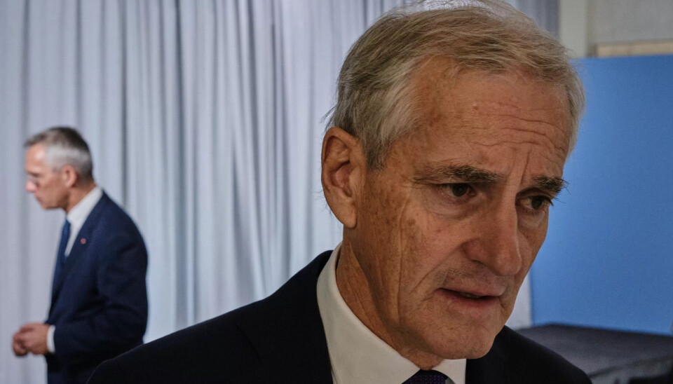 PRIORITERINGER: Regjeringen prioriterer kommunene, framholder statsminister Jonas Gahr Støre. Finansminister Jens Stoltenberg i bakgrunnen.