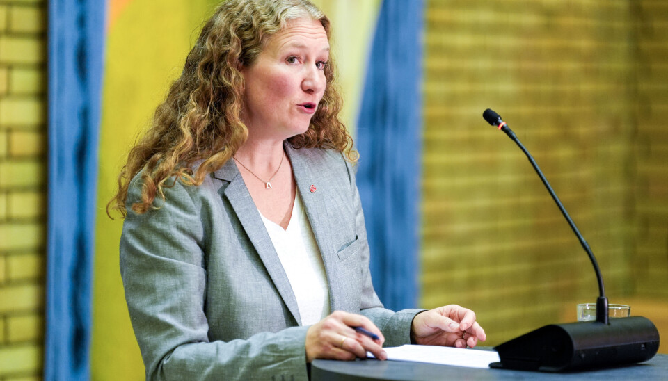 AVKLARER: Tuva Moflag under pressetreff i vandrehallen på Stortinget tirsdag ettermiddag.