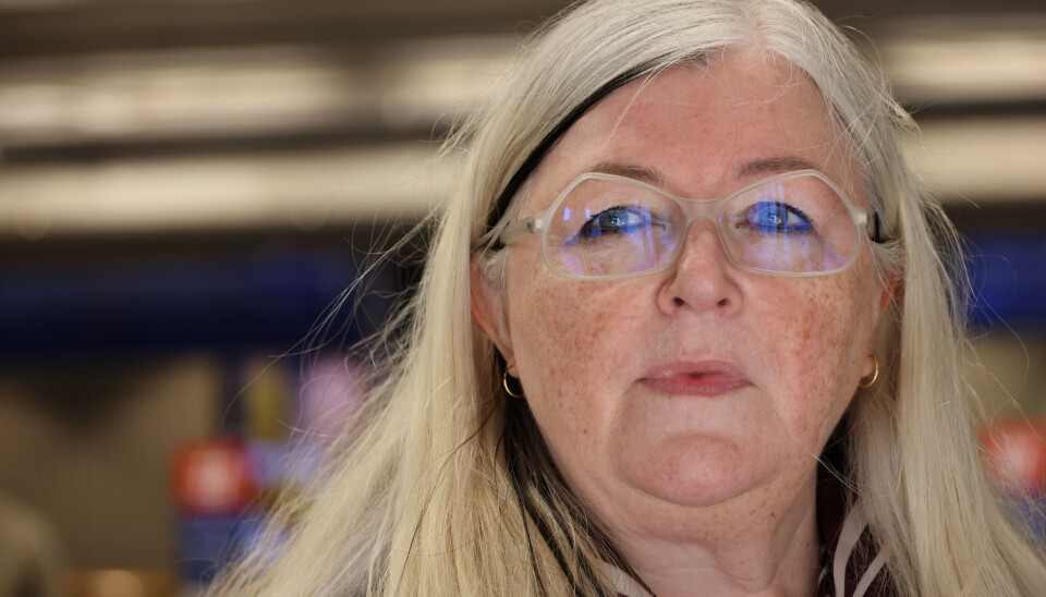 KRITISK: Bendte Endresen seier mange som har hatt slag slit med å bruke appar på mobil og er avhengige av å kunne kjøpe billett i skranka. Og i tillegg få hjelp til kor dei skal gå, om dei blir desorienterte.