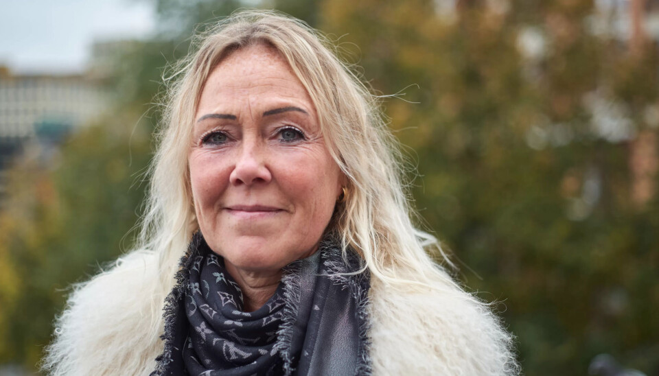 TELEFON: – Du har med deg telefonen overalt, og plutselig får man en jobbrelatert melding klokken åtte eller ti på kvelden. Går dette utover fritid og familietid, så må man fjerne varsel, råder Cecilie Wirkola, leder av LO Finans Sparebank1 Nord-Norge.