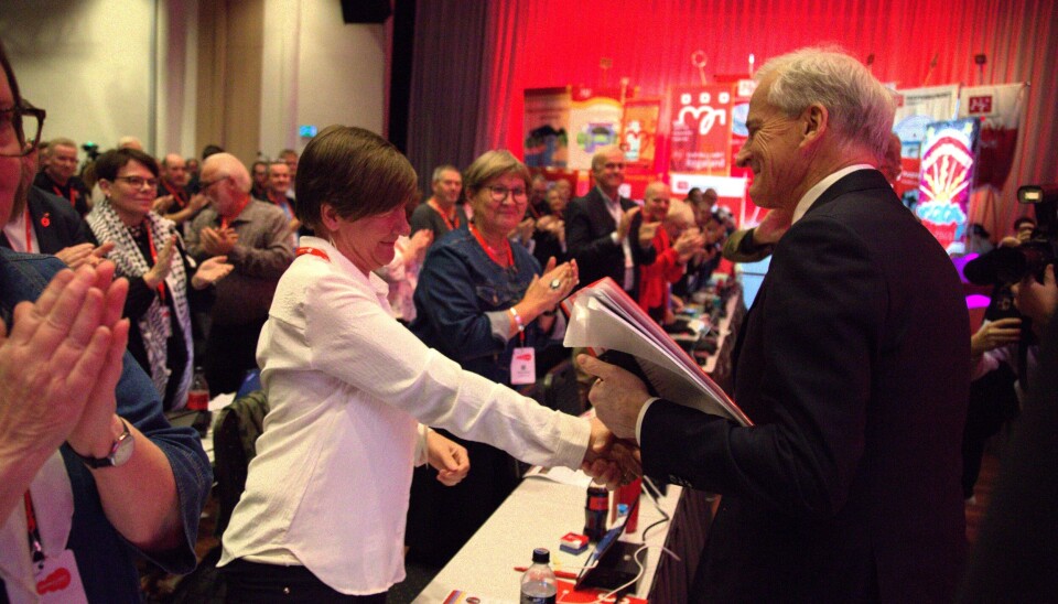 PARTIFELLER: Nyvalgt Fagforbundet-leder Helene Harsvik Skeibrok tok imot Jonas Gahr Støre på landsmøtet.