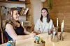 GLAD FOR VALGET: Evelyn Hilleren Berger (t.v.) er strålende fornøyd med innsatsen til doula Camilla Rye.