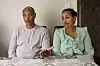 Isaias Indrias (t.v) med lille Nathaniel på fanget og kona Yorusalem Tewelde ble fortvilet da begge fikk beskjed om at jobbene deres i Haram kommune var i fare.