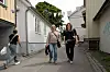 Når mentor Gerd Brit Jensen og lærling Lisa Linden Vaags møtes, skjer det ofte på en av de trivelige kafèene i Tønsberg sentrum. Her er de på vei mot et av de faste møtestedene.