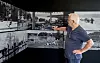 HVERDAGSBILDER: Fotograf Geir Ove Andreassen viser frem litt av fotoutstillingen som museet viste i forbindelse med åpningen av nybygget på Domkirkeodden.