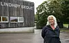 Siv Margrethe Stokkeland er plasstillitsvalgt ved Lindhøy Skole. Hun har valgt å ta med sin egen kaffe på jobb etter kommunens omstridte kaffe-kutt. - Mange av kollegene mine har gjort det samme, sier hun. Men det er klart, potensielle skolesammenslåinger vil ha større konsekvenser, og bekymrer mer.