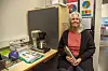 PRINSIPPSAK: - Jeg og mange andre synes man ikke burde behøve å betale for kaffen man drikker på jobb. Så jeg har kaffetrakter og termos på pulten min, sier Siv Margrethe Stokkeland.